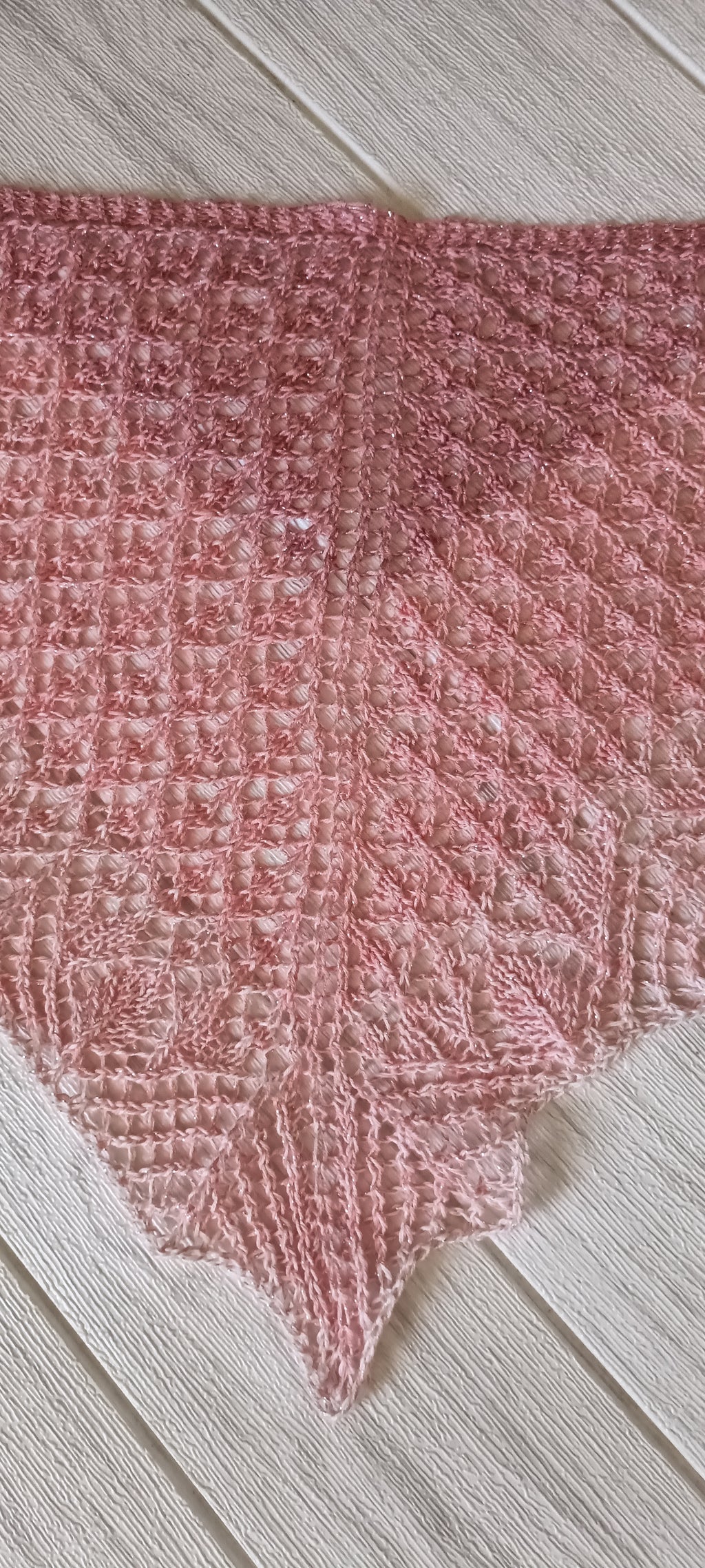 Cuello efecto encaje rosado