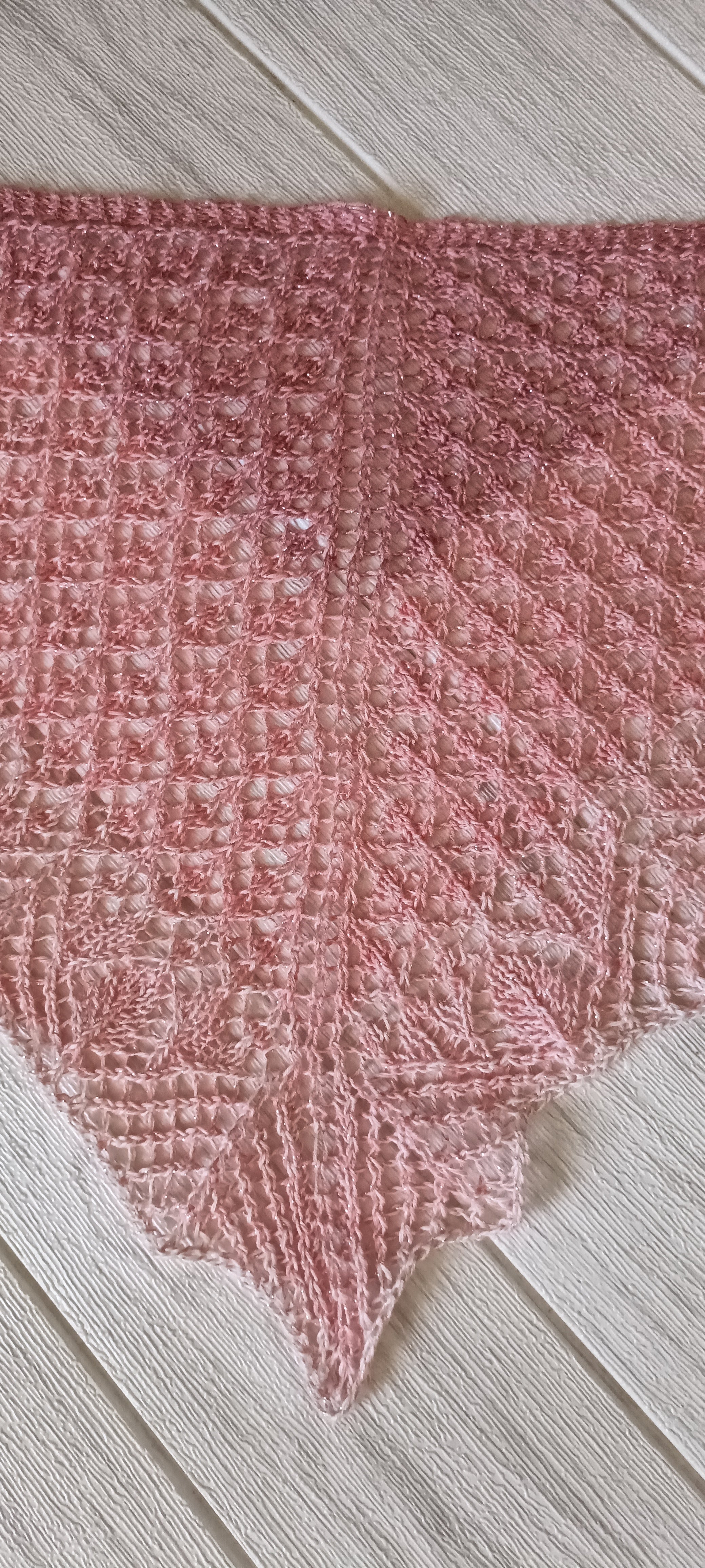 Cuello efecto encaje rosado