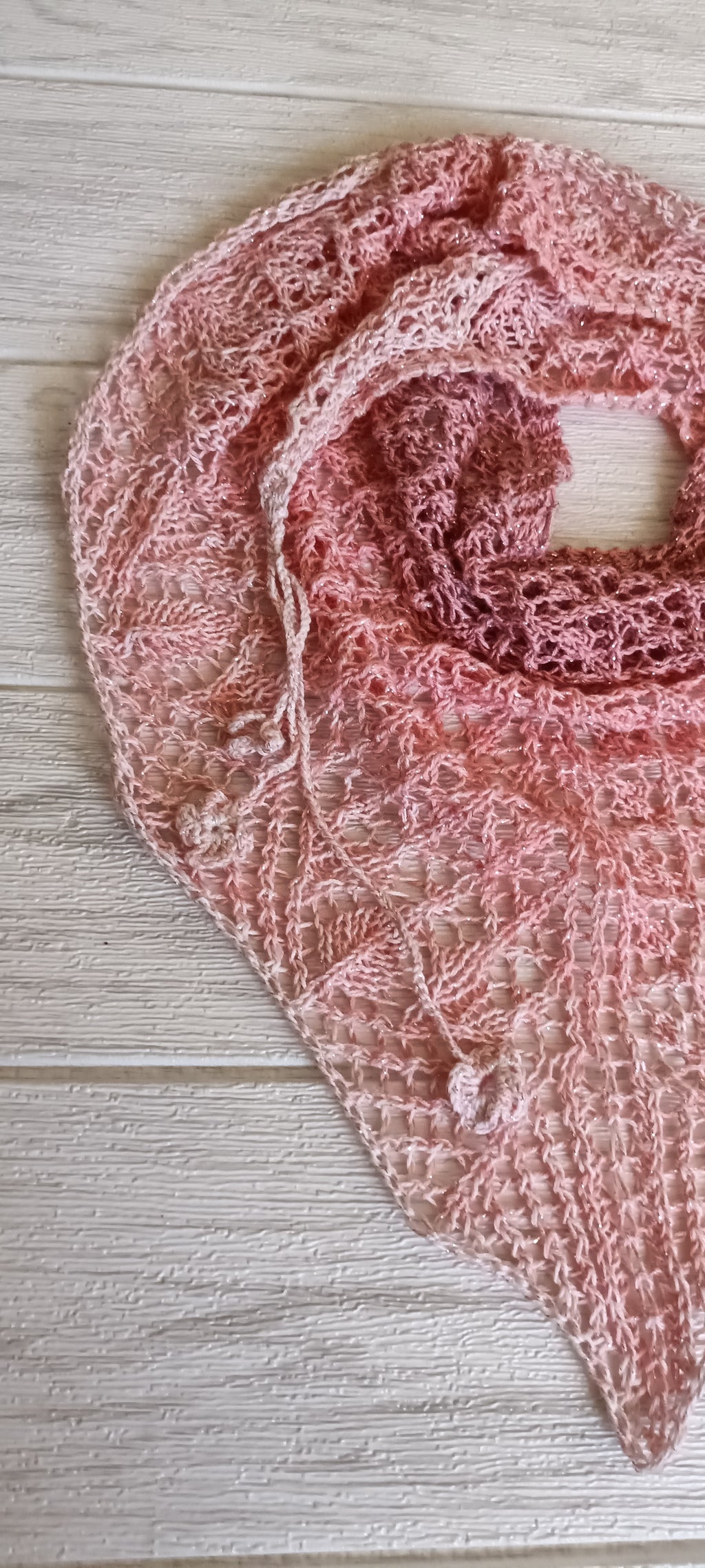 Cuello efecto encaje rosado