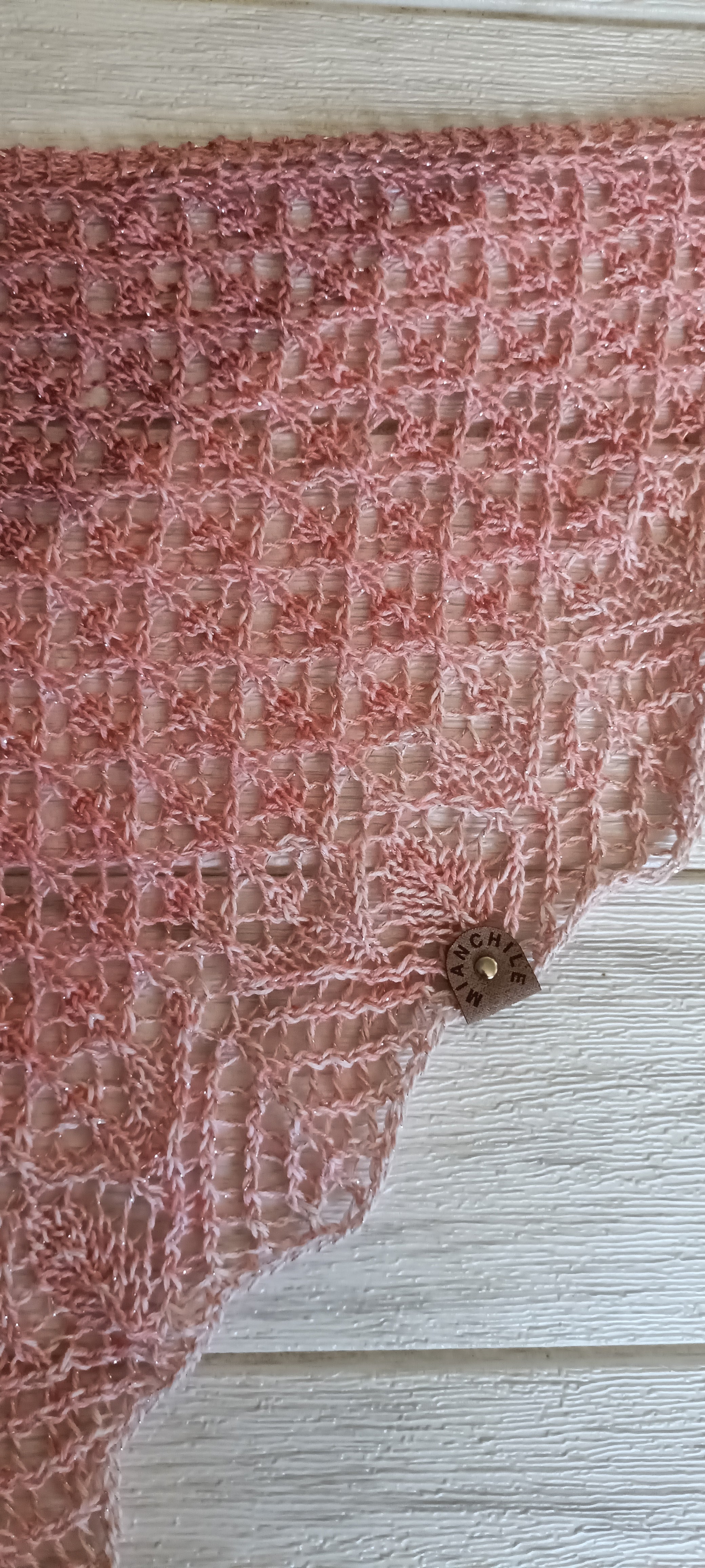 Cuello efecto encaje rosado