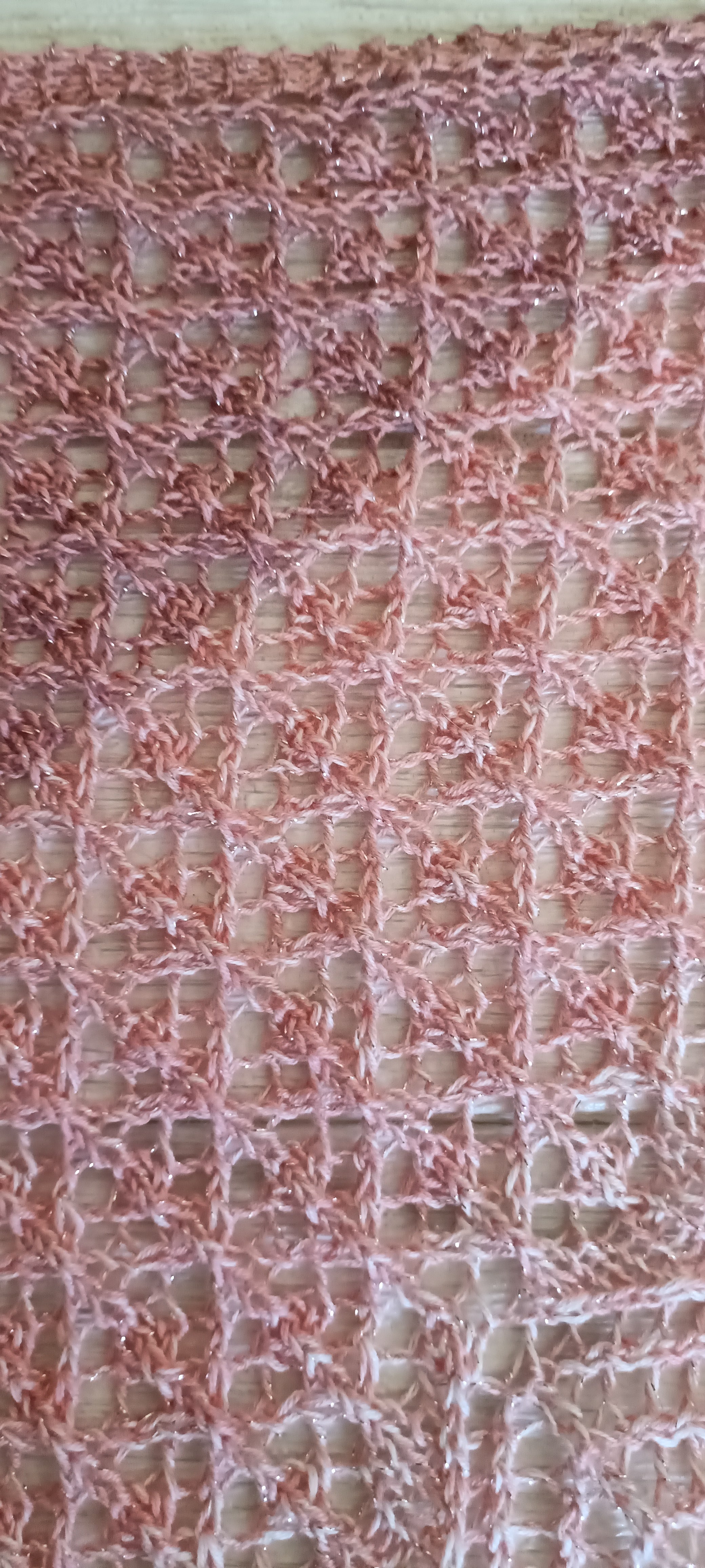 Cuello efecto encaje rosado