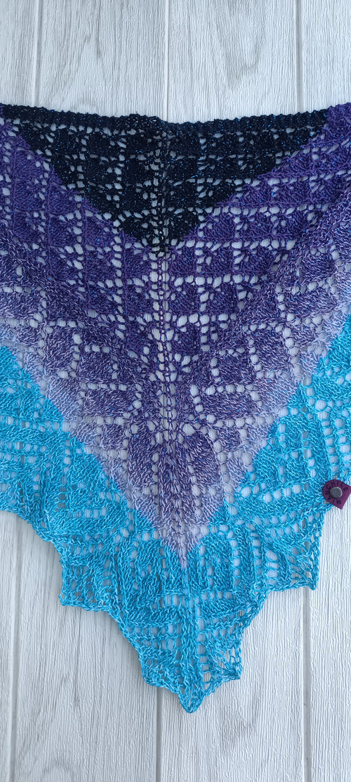 Cuello efecto encaje celeste morado