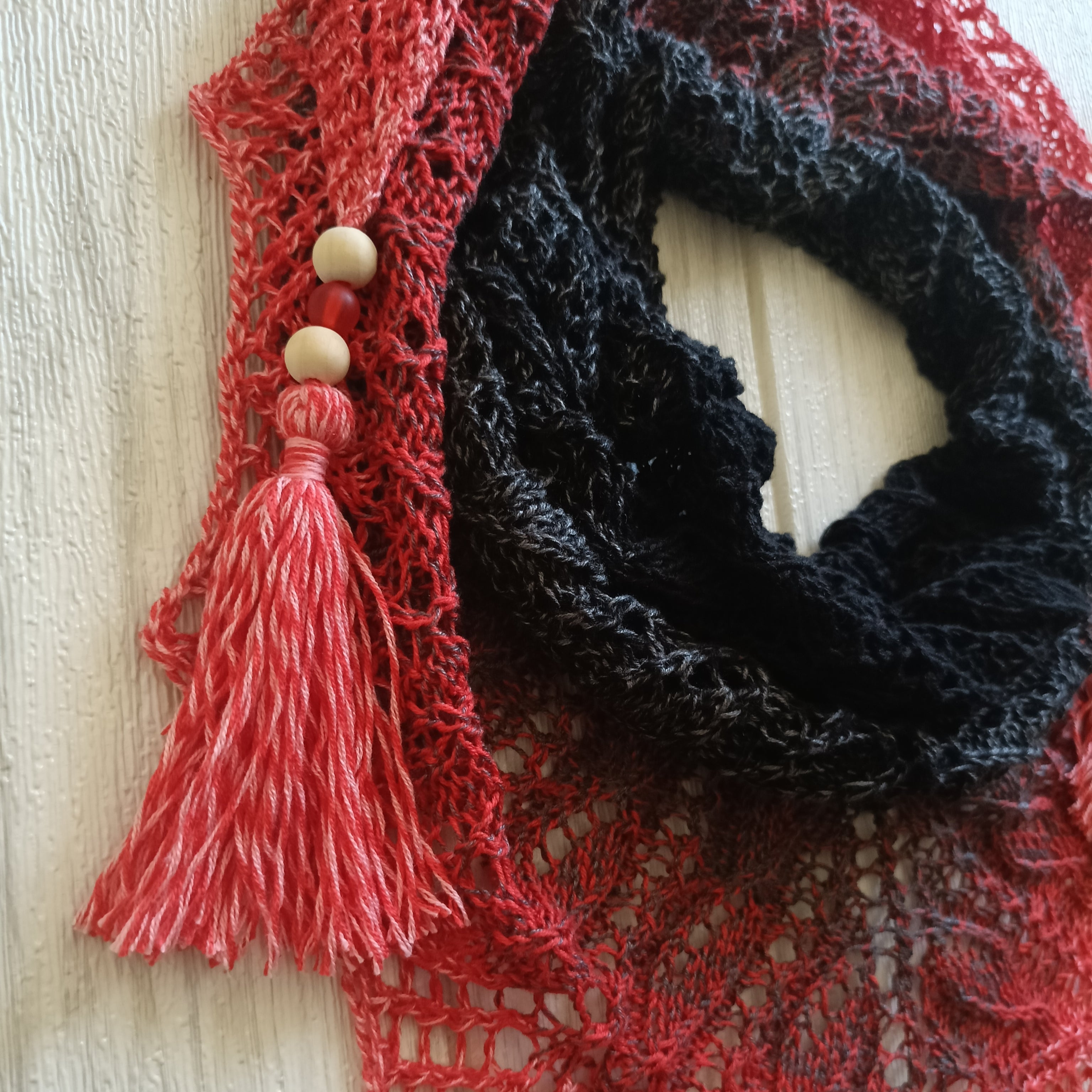 Cuello efecto encaje Negro/Rojo