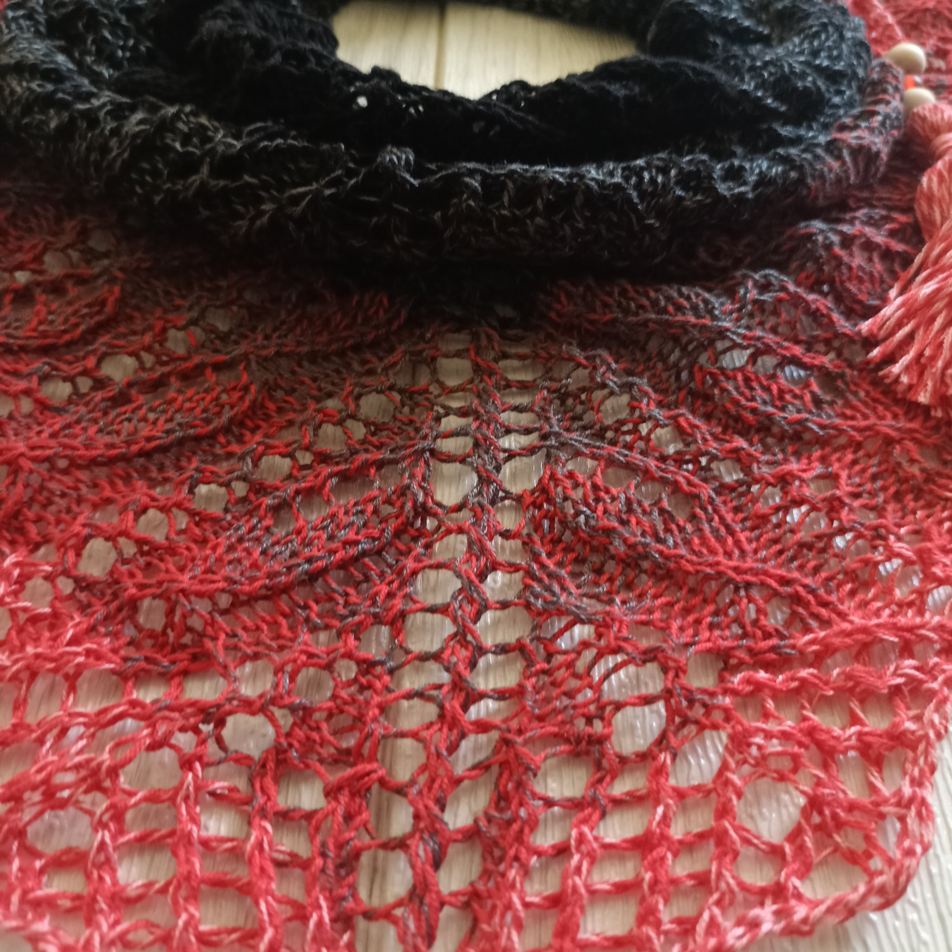 Cuello efecto encaje Negro/Rojo